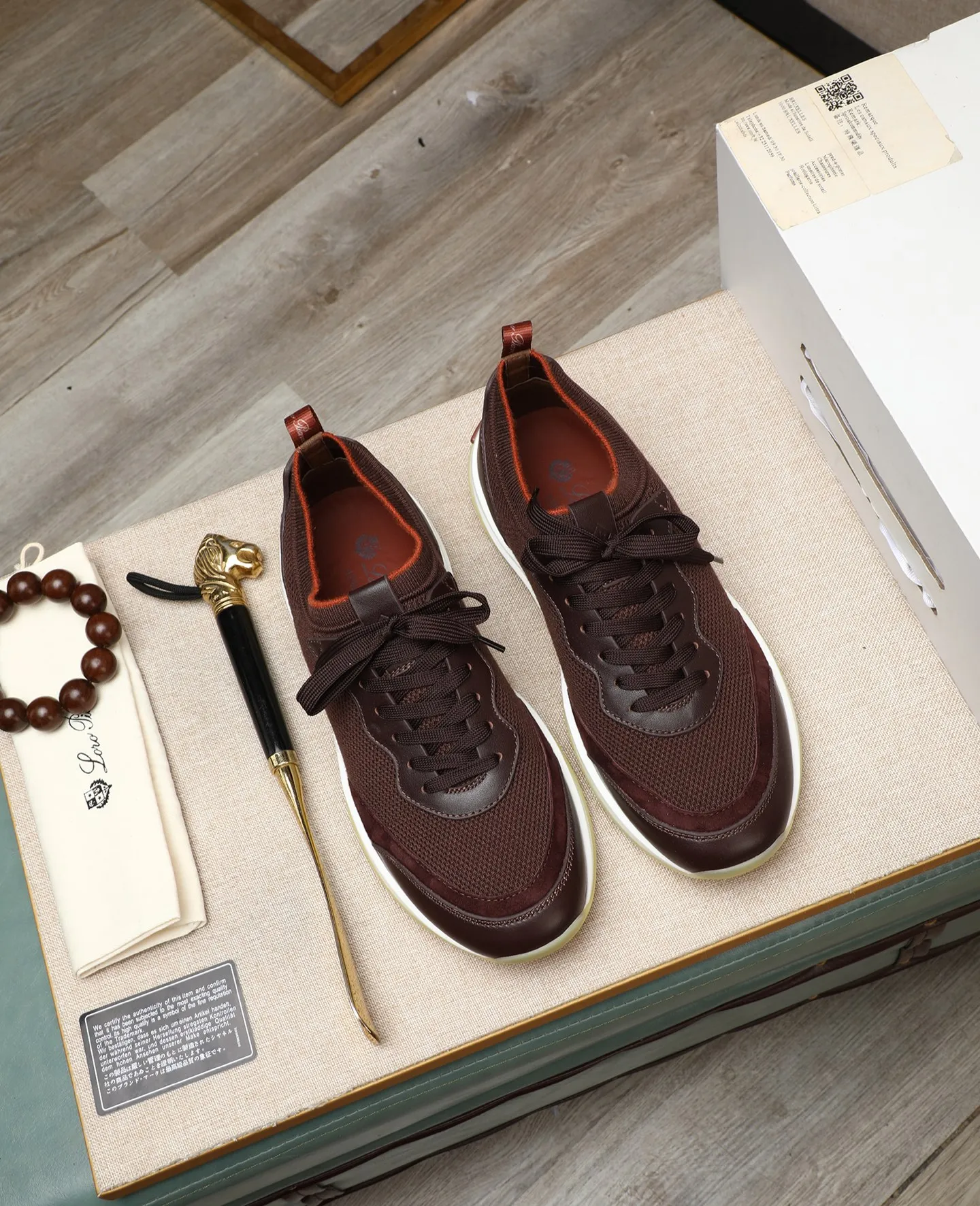 Men's shoes 💰620 🔥𝐥𝐨𝐫𝐨 𝐏𝐢𝐚𝐧𝐚 lp classic loafers, an Italian treasure brand, the only brand that can match Hermès! Only after wearing it do we realize that we can’t live up to our feet. The upper is made of imported first-layer cowhide with breathable fly-knit fabric, water-dyed cowhide foot pads, and the official original glass rubber outsole and pendant. Exclusive original packaging (tag ➕ brand paper ➕ outer box ➕ hand bag) code number: 38-44. Can be customized 45-46